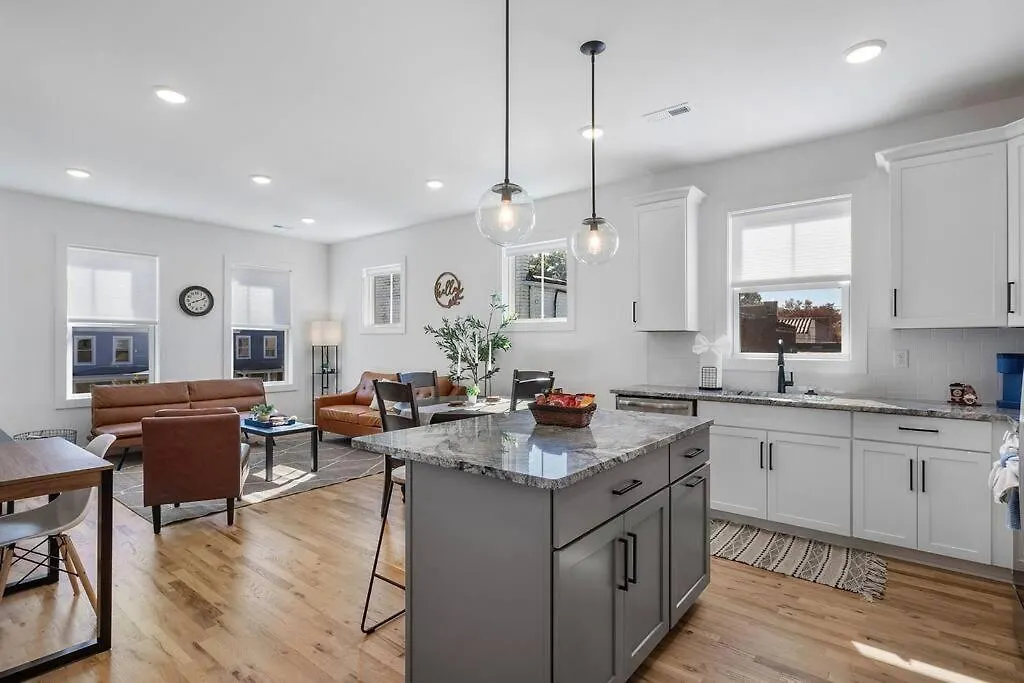 Duplex With Balcony And Spacious Dog-Friendly Oasis! Richmond